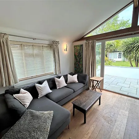 Spacious Home Near The Marinas With Ample Parking Lymington Exterior photo