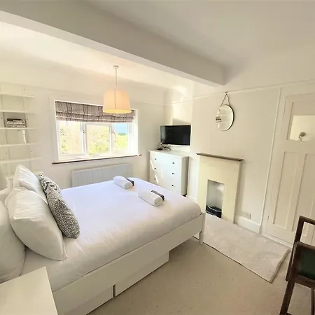 Spacious Home Near The Marinas With Ample Parking Lymington Exterior photo