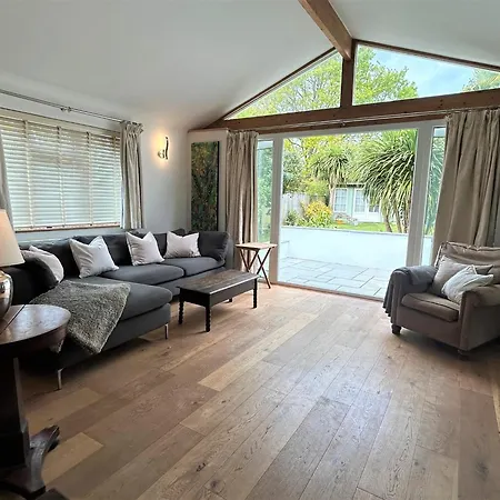 Spacious Home Near The Marinas With Ample Parking Lymington Exterior photo