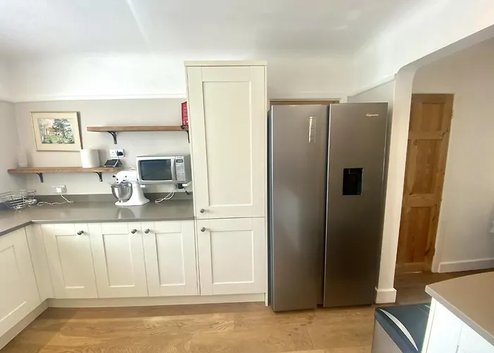 Spacious Home Near The Marinas With Ample Parking