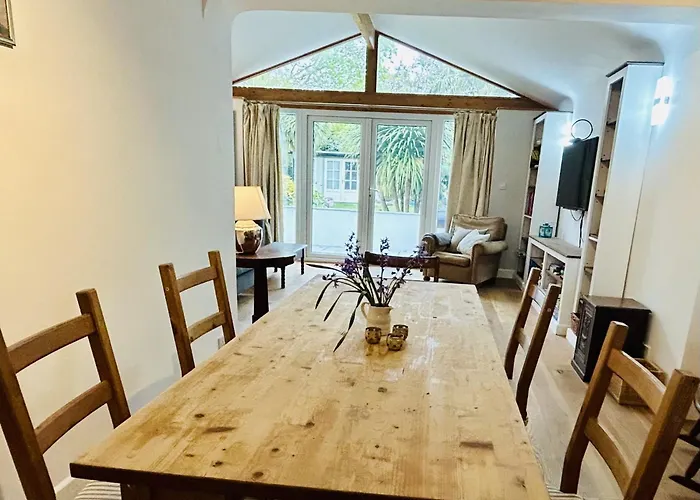 Spacious Home Near The Marinas With Ample Parking