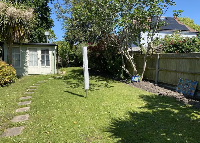Spacious Home Near The Marinas With Ample Parking