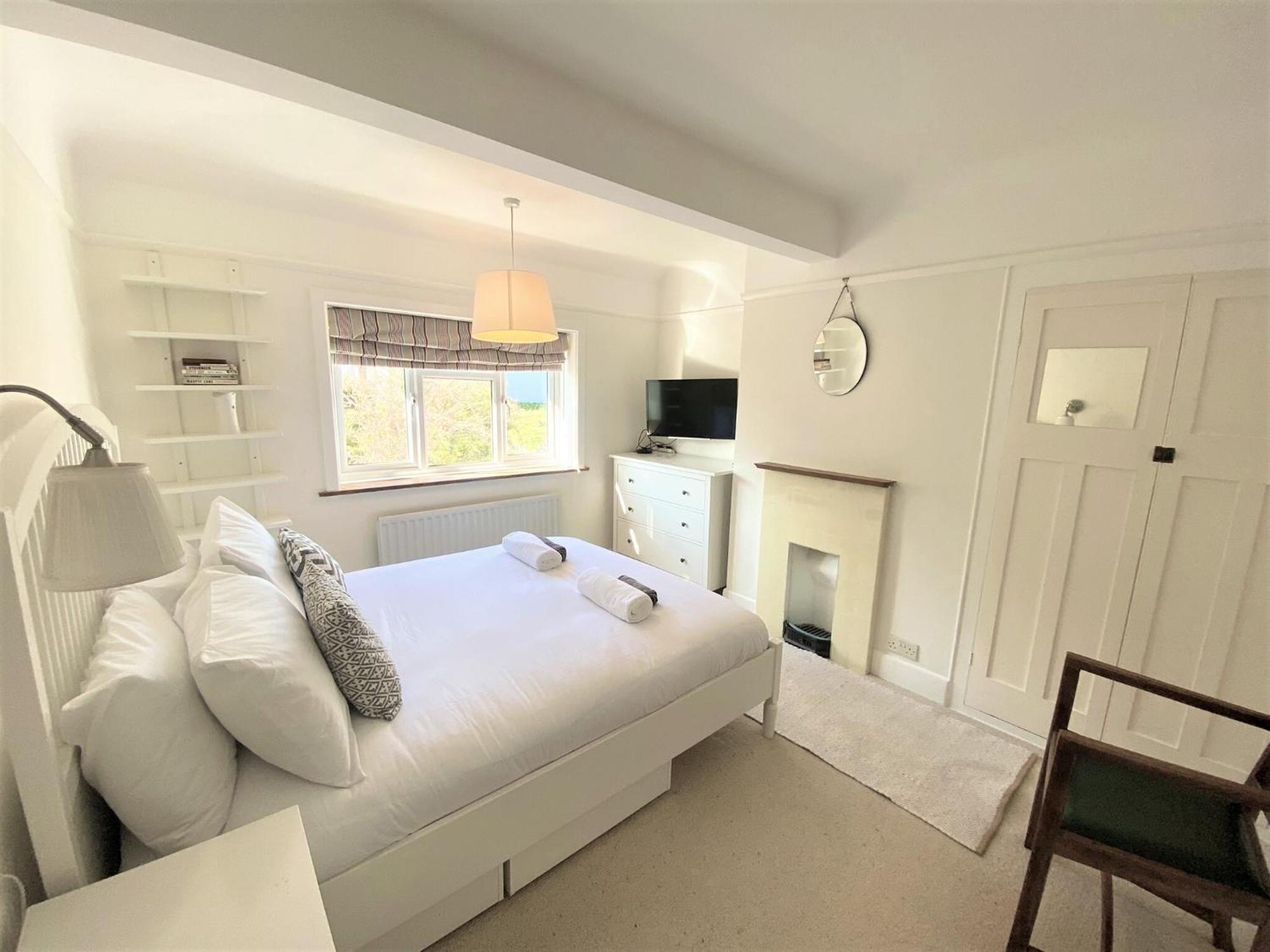 Spacious Near The Marinas With Ample Parking
