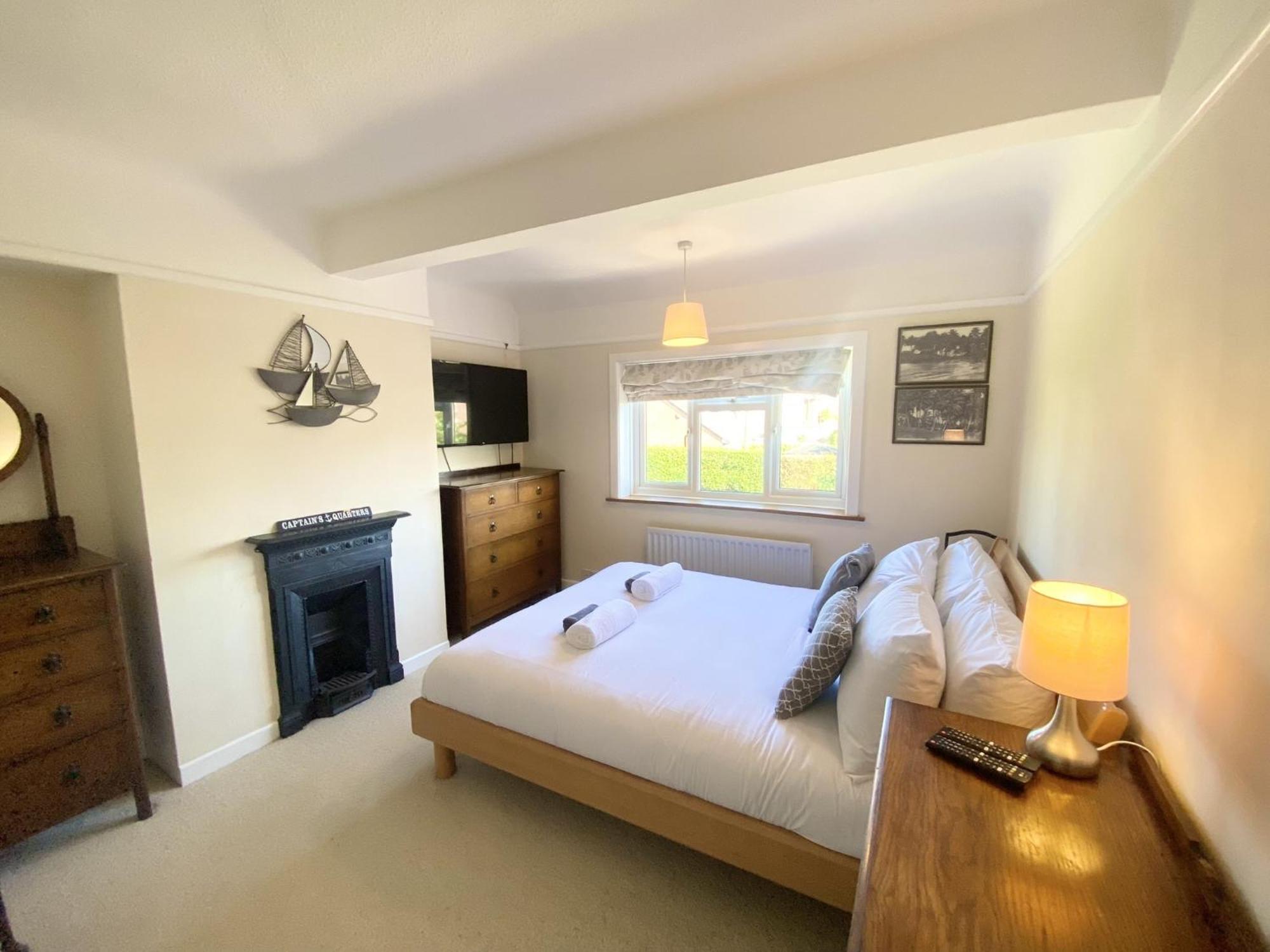 Holiday home Spacious Near The Marinas With Ample Parking