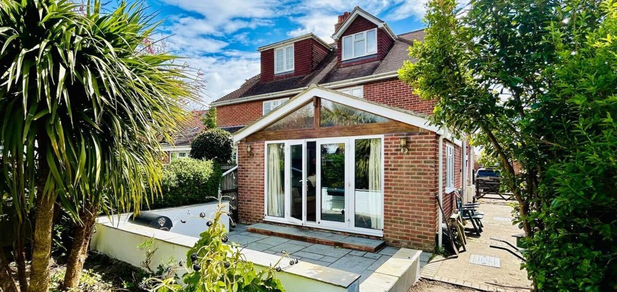 Holiday home Spacious Near The Marinas With Ample Parking *