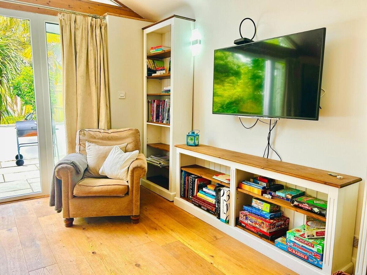 Spacious Near The Marinas With Ample Parking Holiday home Lymington